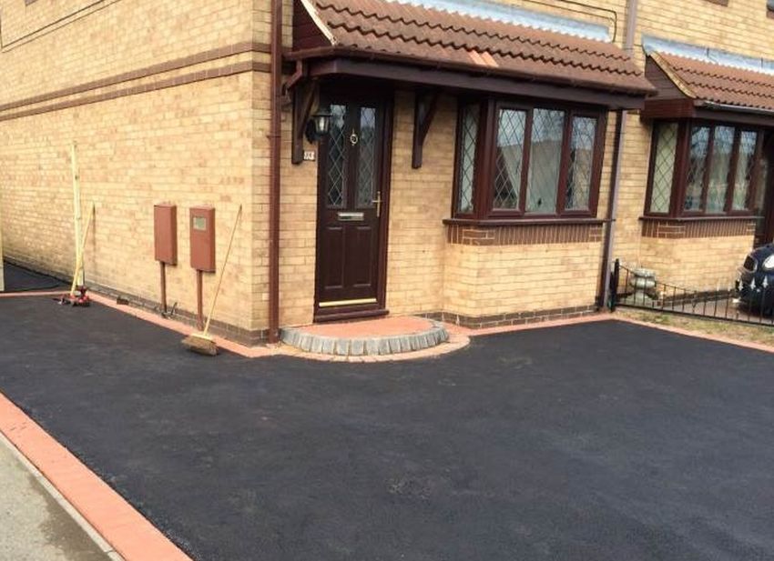 project for tarmac driveways in oxford - tarmac runs from the road clockwise around the house